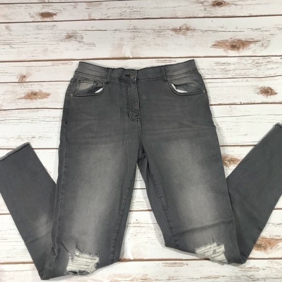 💥FINAL PRICE💥Gray Distressed skinny Ankle Jeans - Picture 4 of 5